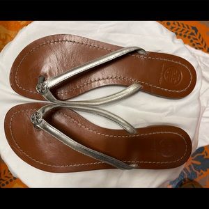 Tory Burch Terra Thong - Silver Leather 7.5